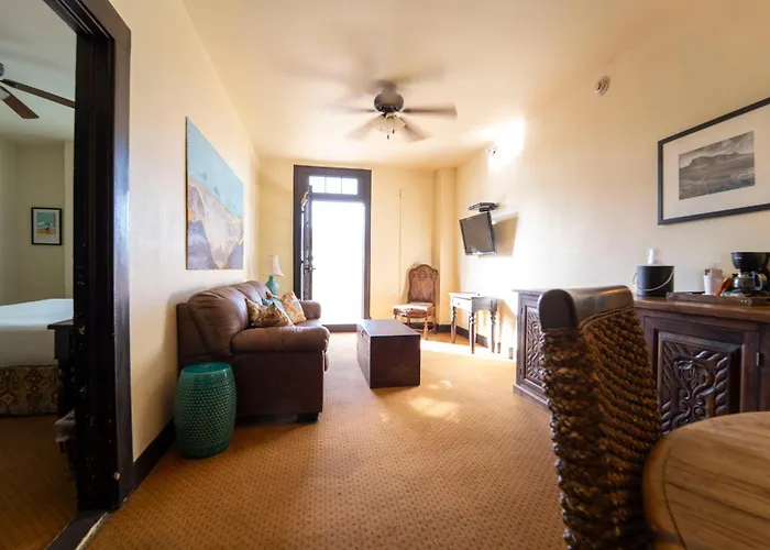 The Holland Hotel
